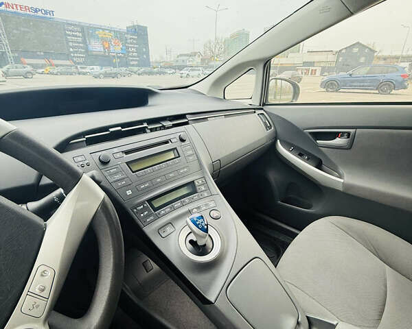 Сірий Тойота Пріус, об'ємом двигуна 1.8 л та пробігом 268 тис. км за 10500 $, фото 12 на Automoto.ua