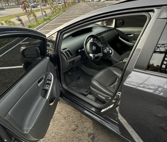 Серый Тойота Приус, объемом двигателя 1.8 л и пробегом 373 тыс. км за 11500 $, фото 6 на Automoto.ua