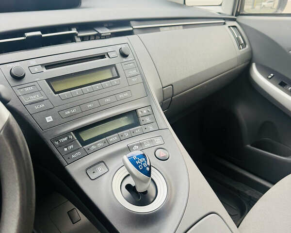 Сірий Тойота Пріус, об'ємом двигуна 1.8 л та пробігом 268 тис. км за 10500 $, фото 11 на Automoto.ua