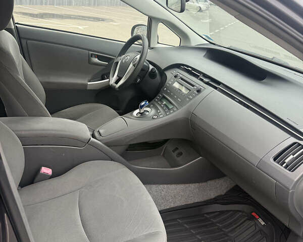 Сірий Тойота Пріус, об'ємом двигуна 1.8 л та пробігом 268 тис. км за 10500 $, фото 13 на Automoto.ua