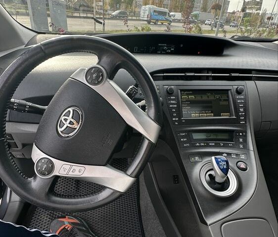 Серый Тойота Приус, объемом двигателя 1.8 л и пробегом 373 тыс. км за 11500 $, фото 4 на Automoto.ua