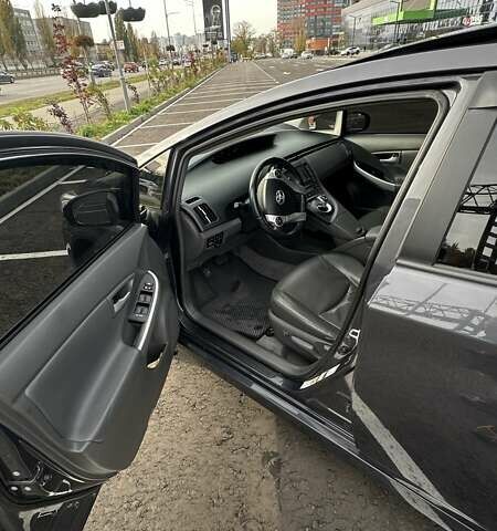 Серый Тойота Приус, объемом двигателя 1.8 л и пробегом 300 тыс. км за 11500 $, фото 6 на Automoto.ua