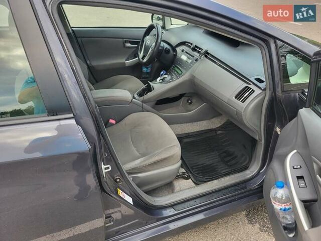 Серый Тойота Приус, объемом двигателя 1.8 л и пробегом 241 тыс. км за 10700 $, фото 2 на Automoto.ua
