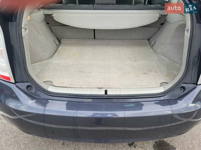 Серый Тойота Приус, объемом двигателя 1.8 л и пробегом 241 тыс. км за 10700 $, фото 4 на Automoto.ua