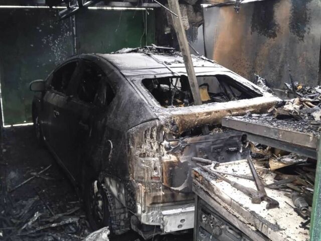 Серый Тойота Приус, объемом двигателя 0 л и пробегом 210 тыс. км за 3500 $, фото 3 на Automoto.ua