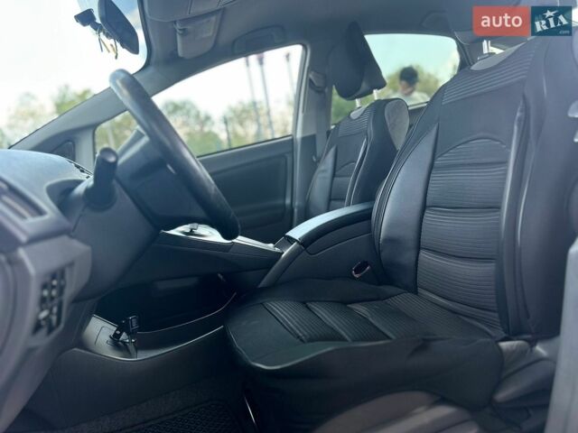 Серый Тойота Приус, объемом двигателя 1.8 л и пробегом 250 тыс. км за 9799 $, фото 15 на Automoto.ua