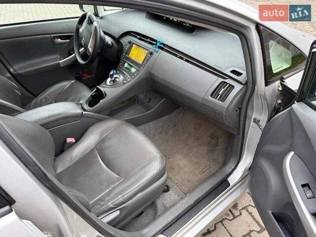 Серый Тойота Приус, объемом двигателя 1.8 л и пробегом 336 тыс. км за 7800 $, фото 10 на Automoto.ua