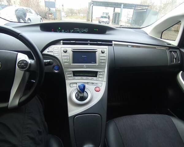 Серый Тойота Приус, объемом двигателя 1.8 л и пробегом 449 тыс. км за 10400 $, фото 10 на Automoto.ua