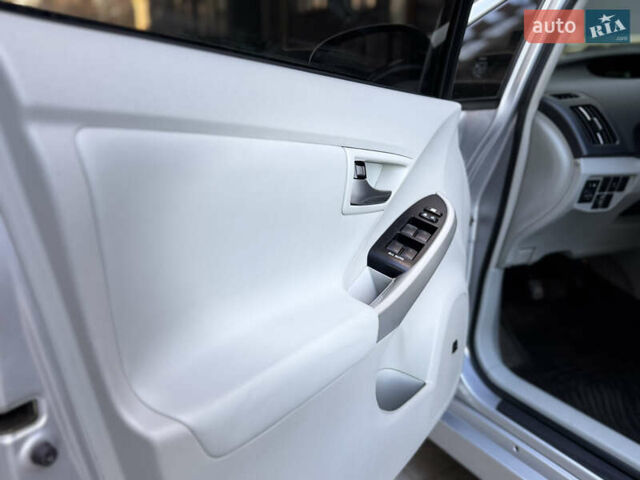 Сірий Тойота Пріус, об'ємом двигуна 1.8 л та пробігом 269 тис. км за 11499 $, фото 42 на Automoto.ua