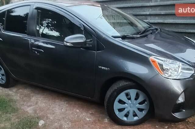 Серый Тойота Приус, объемом двигателя 1.5 л и пробегом 251 тыс. км за 8600 $, фото 3 на Automoto.ua