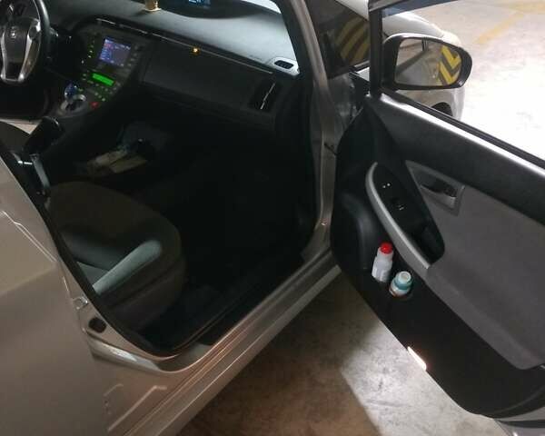 Сірий Тойота Пріус, об'ємом двигуна 1.8 л та пробігом 263 тис. км за 10500 $, фото 9 на Automoto.ua