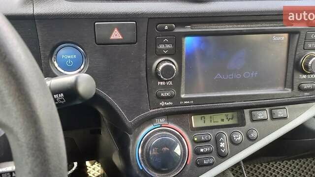 Серый Тойота Приус, объемом двигателя 1.5 л и пробегом 251 тыс. км за 8600 $, фото 5 на Automoto.ua