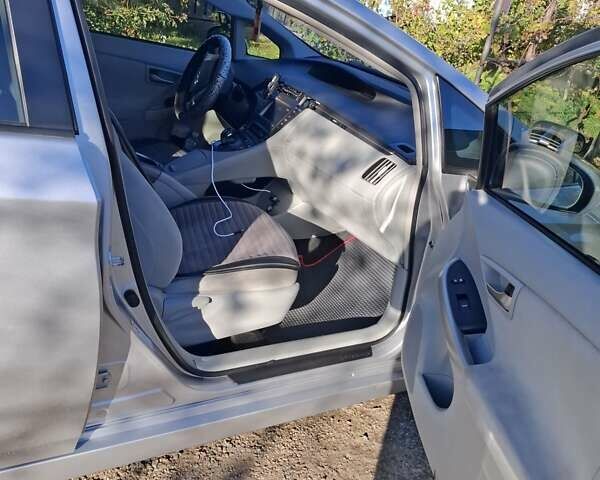 Серый Тойота Приус, объемом двигателя 1.8 л и пробегом 238 тыс. км за 10200 $, фото 8 на Automoto.ua