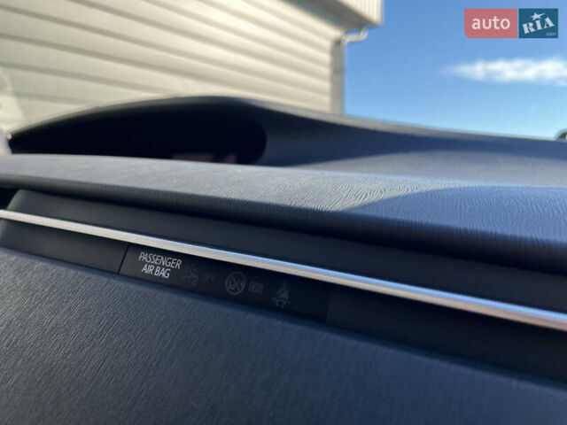 Сірий Тойота Пріус, об'ємом двигуна 1.8 л та пробігом 299 тис. км за 10700 $, фото 16 на Automoto.ua