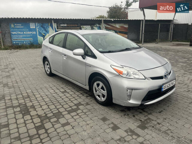 Серый Тойота Приус, объемом двигателя 1.8 л и пробегом 206 тыс. км за 10000 $, фото 2 на Automoto.ua