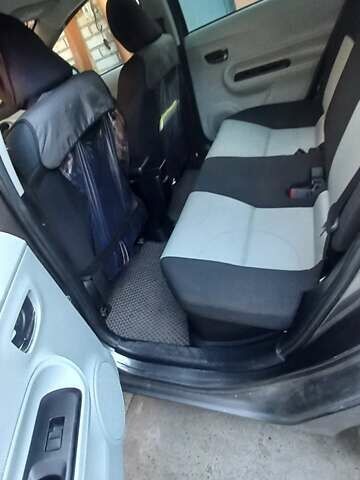 Серый Тойота Приус, объемом двигателя 1.5 л и пробегом 251 тыс. км за 8600 $, фото 7 на Automoto.ua