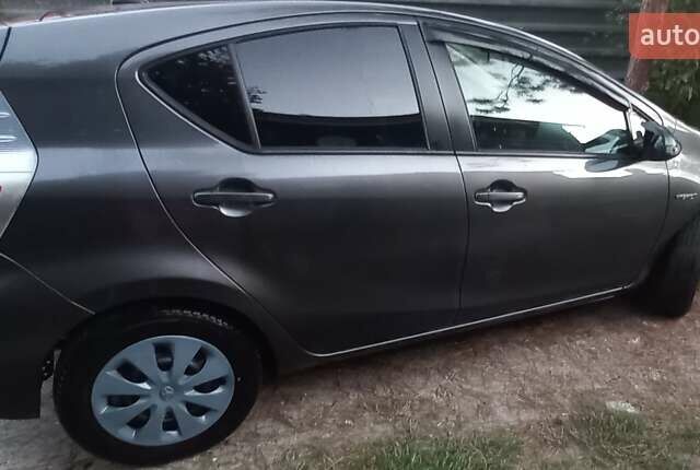 Серый Тойота Приус, объемом двигателя 1.5 л и пробегом 251 тыс. км за 8600 $, фото 2 на Automoto.ua