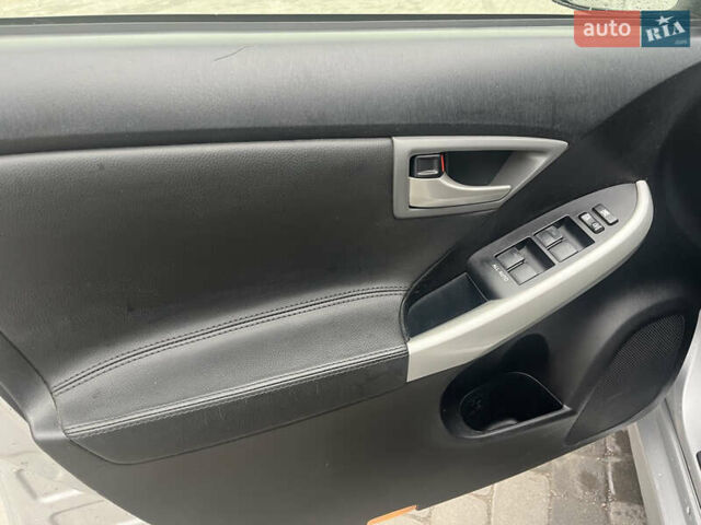 Серый Тойота Приус, объемом двигателя 1.8 л и пробегом 206 тыс. км за 10000 $, фото 8 на Automoto.ua