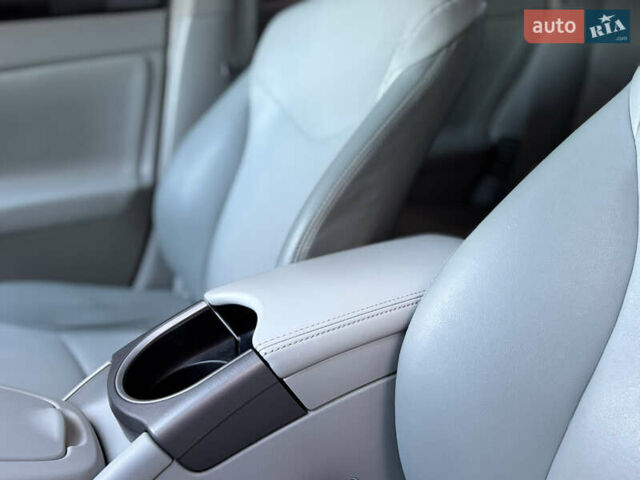 Сірий Тойота Пріус, об'ємом двигуна 1.8 л та пробігом 269 тис. км за 11499 $, фото 49 на Automoto.ua