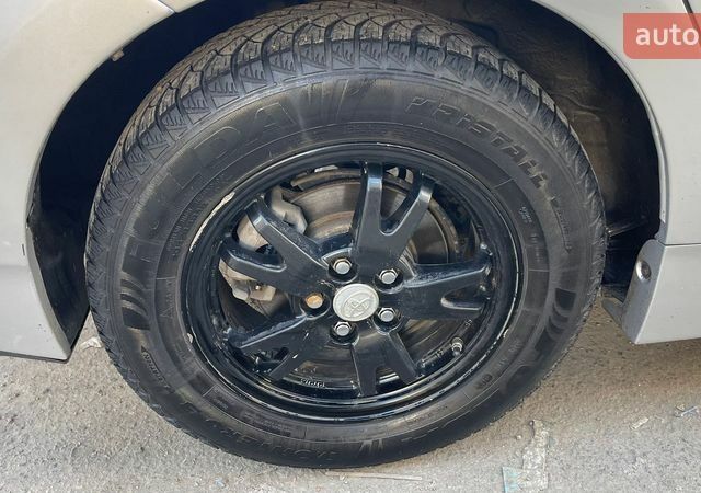 Сірий Тойота Пріус, об'ємом двигуна 1.8 л та пробігом 243 тис. км за 9800 $, фото 15 на Automoto.ua