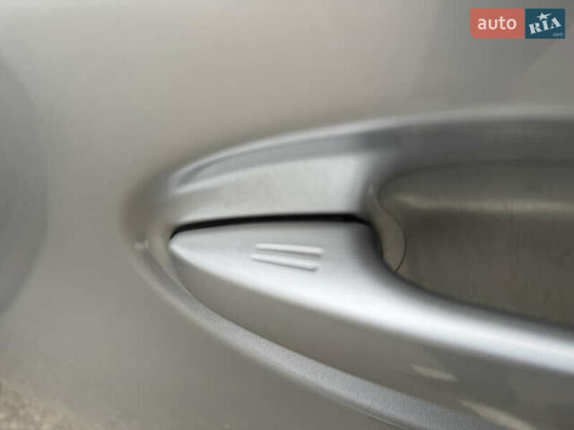 Сірий Тойота Пріус, об'ємом двигуна 1.8 л та пробігом 230 тис. км за 9500 $, фото 11 на Automoto.ua