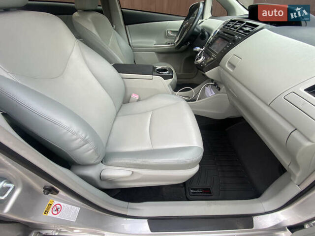 Серый Тойота Приус, объемом двигателя 1.8 л и пробегом 273 тыс. км за 11000 $, фото 3 на Automoto.ua