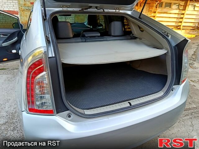 Серый Тойота Приус, объемом двигателя 1.8 л и пробегом 200 тыс. км за 12500 $, фото 11 на Automoto.ua