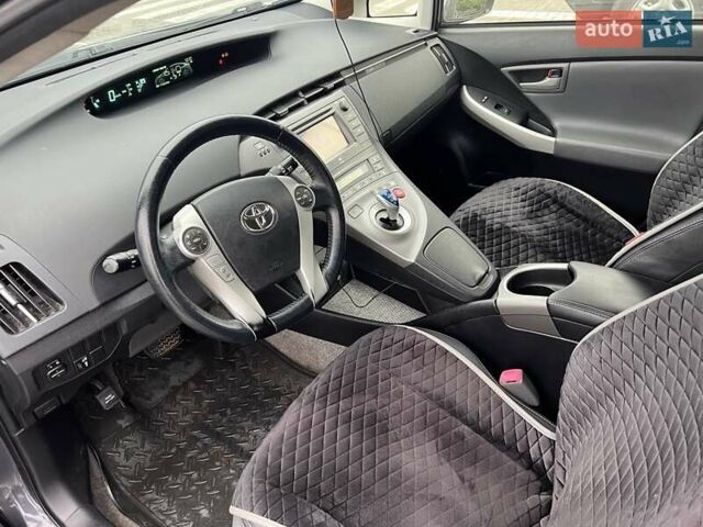 Серый Тойота Приус, объемом двигателя 1.8 л и пробегом 185 тыс. км за 11000 $, фото 3 на Automoto.ua