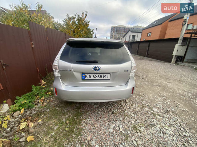 Серый Тойота Приус, объемом двигателя 1.8 л и пробегом 273 тыс. км за 11000 $, фото 2 на Automoto.ua