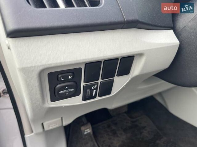 Серый Тойота Приус, объемом двигателя 1.8 л и пробегом 203 тыс. км за 11600 $, фото 13 на Automoto.ua