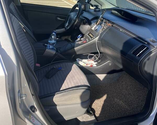 Сірий Тойота Пріус, об'ємом двигуна 1.8 л та пробігом 253 тис. км за 11000 $, фото 5 на Automoto.ua