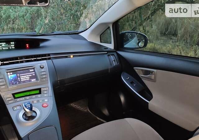 Серый Тойота Приус, объемом двигателя 1.8 л и пробегом 192 тыс. км за 13300 $, фото 19 на Automoto.ua