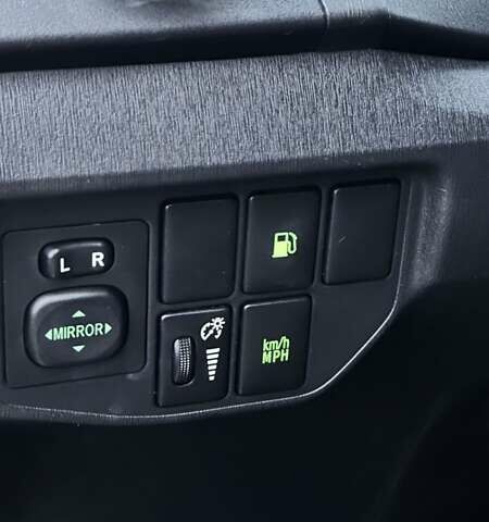 Серый Тойота Приус, объемом двигателя 1.8 л и пробегом 346 тыс. км за 11900 $, фото 2 на Automoto.ua