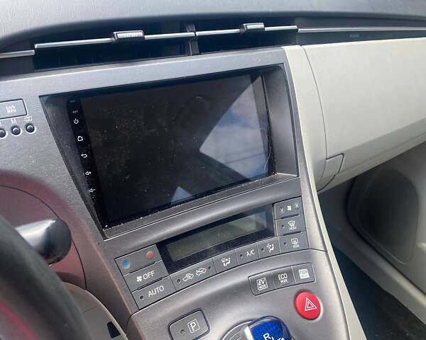 Сірий Тойота Пріус, об'ємом двигуна 1.79 л та пробігом 277 тис. км за 10000 $, фото 3 на Automoto.ua
