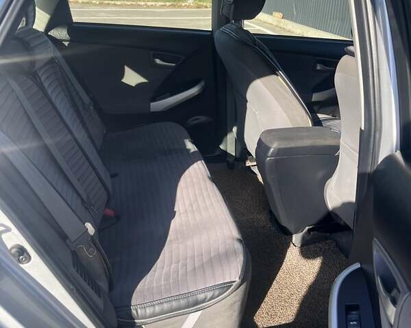 Сірий Тойота Пріус, об'ємом двигуна 1.8 л та пробігом 253 тис. км за 11000 $, фото 4 на Automoto.ua