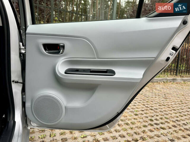 Серый Тойота Приус, объемом двигателя 1.5 л и пробегом 228 тыс. км за 12490 $, фото 30 на Automoto.ua