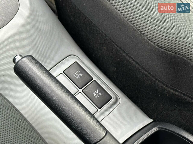 Серый Тойота Приус, объемом двигателя 1.5 л и пробегом 228 тыс. км за 12490 $, фото 51 на Automoto.ua