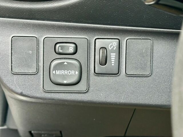 Сірий Тойота Пріус, об'ємом двигуна 1.5 л та пробігом 225 тис. км за 11799 $, фото 10 на Automoto.ua