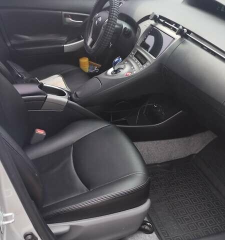 Серый Тойота Приус, объемом двигателя 1.8 л и пробегом 290 тыс. км за 11900 $, фото 5 на Automoto.ua