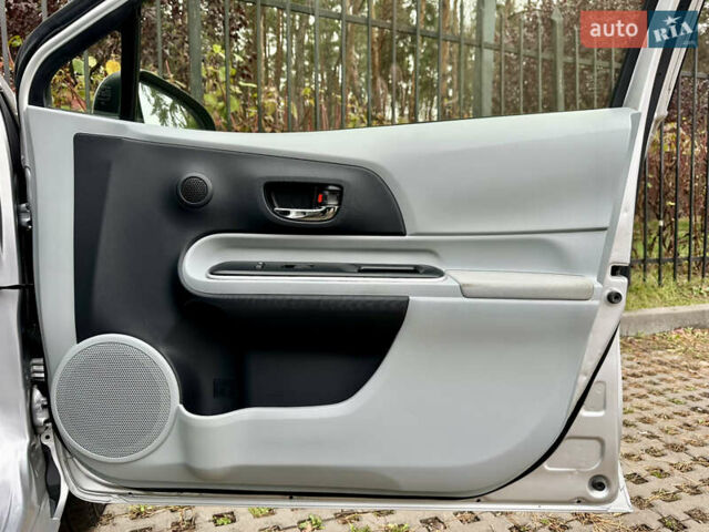 Серый Тойота Приус, объемом двигателя 1.5 л и пробегом 228 тыс. км за 12490 $, фото 33 на Automoto.ua