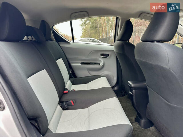 Серый Тойота Приус, объемом двигателя 1.5 л и пробегом 228 тыс. км за 12490 $, фото 31 на Automoto.ua