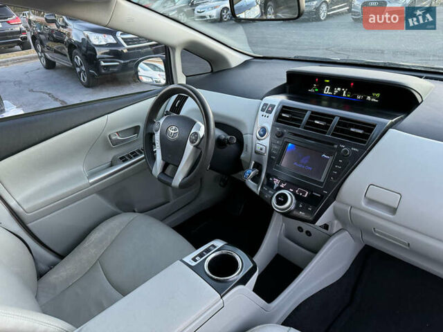 Серый Тойота Приус, объемом двигателя 1.8 л и пробегом 239 тыс. км за 7500 $, фото 7 на Automoto.ua