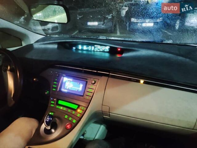 Серый Тойота Приус, объемом двигателя 1.8 л и пробегом 437 тыс. км за 10200 $, фото 6 на Automoto.ua