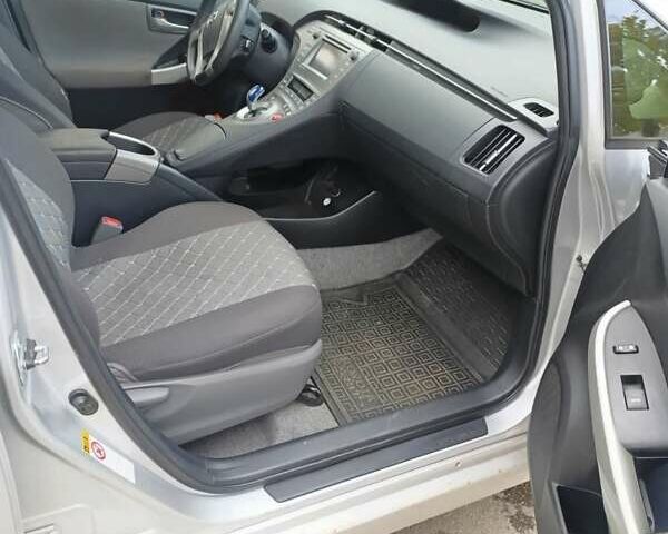 Серый Тойота Приус, объемом двигателя 1.8 л и пробегом 117 тыс. км за 12000 $, фото 5 на Automoto.ua