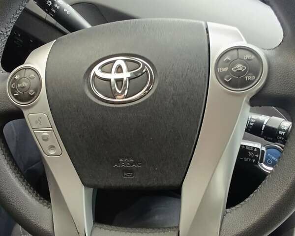 Серый Тойота Приус, объемом двигателя 1.8 л и пробегом 117 тыс. км за 12000 $, фото 1 на Automoto.ua