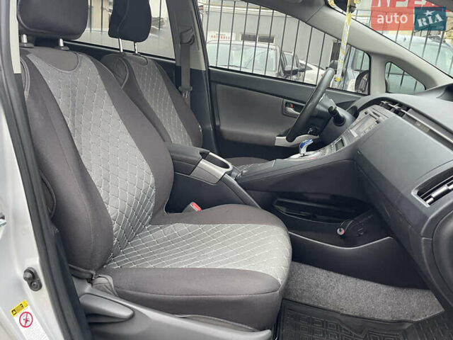 Серый Тойота Приус, объемом двигателя 1.8 л и пробегом 116 тыс. км за 12500 $, фото 9 на Automoto.ua