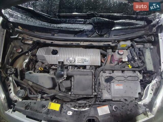 Серый Тойота Приус, объемом двигателя 1.8 л и пробегом 437 тыс. км за 10200 $, фото 4 на Automoto.ua