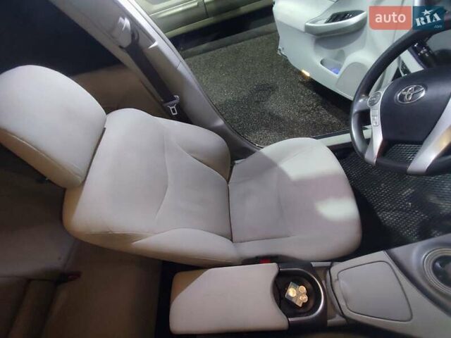 Серый Тойота Приус, объемом двигателя 1.8 л и пробегом 437 тыс. км за 10200 $, фото 7 на Automoto.ua