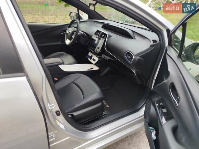 Серый Тойота Приус, объемом двигателя 1.8 л и пробегом 165 тыс. км за 17700 $, фото 3 на Automoto.ua