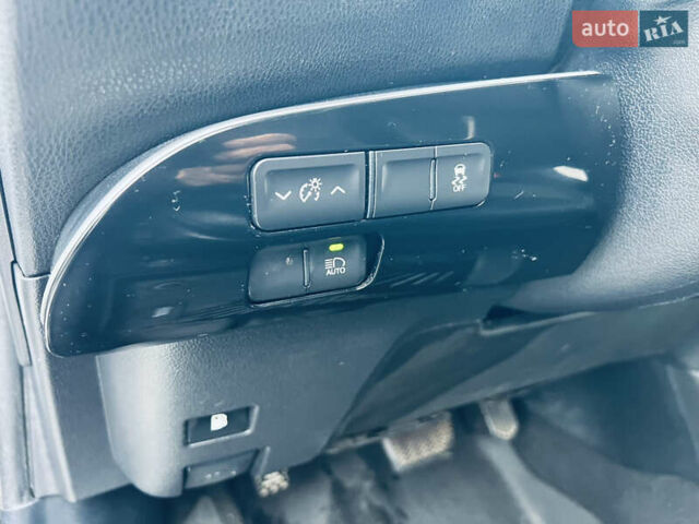 Сірий Тойота Пріус, об'ємом двигуна 1.8 л та пробігом 153 тис. км за 15800 $, фото 30 на Automoto.ua
